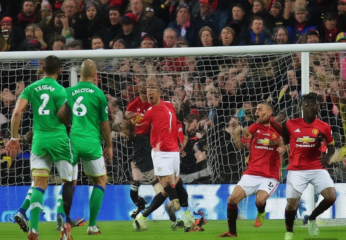 2017曼联VS莱斯特城：经典英超豪门对决回顾